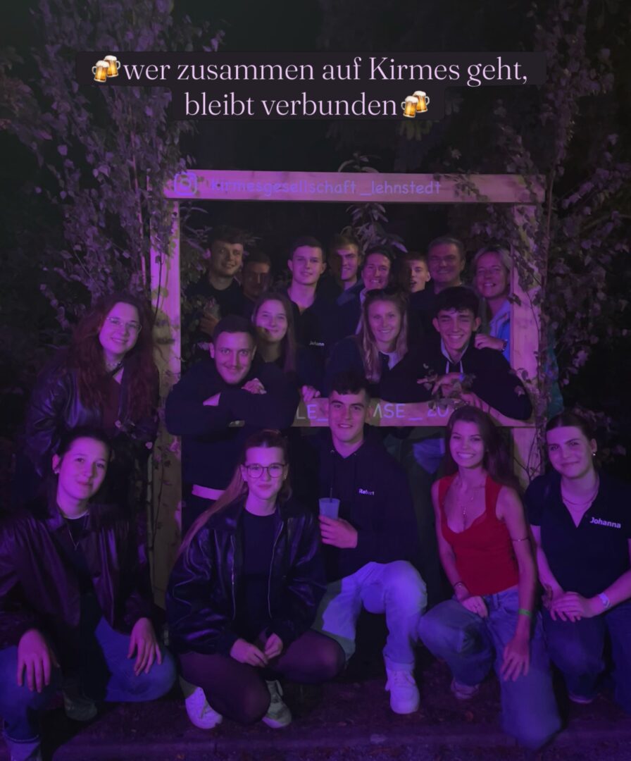 🤍💛💙 & 🧚‍♀️🦊🌳 🫱🏻‍🫲🏼 @kirmesgesellschaft_grossschwab 💪🏼